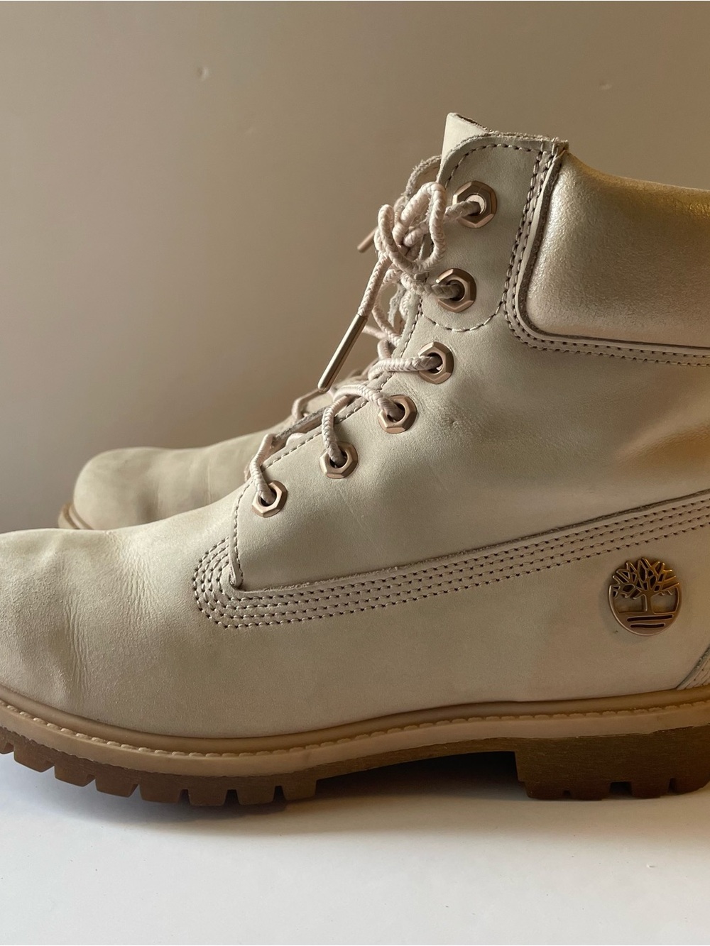 Women's 8 Timberland Cream/Tan Leather Lace-Up Boots